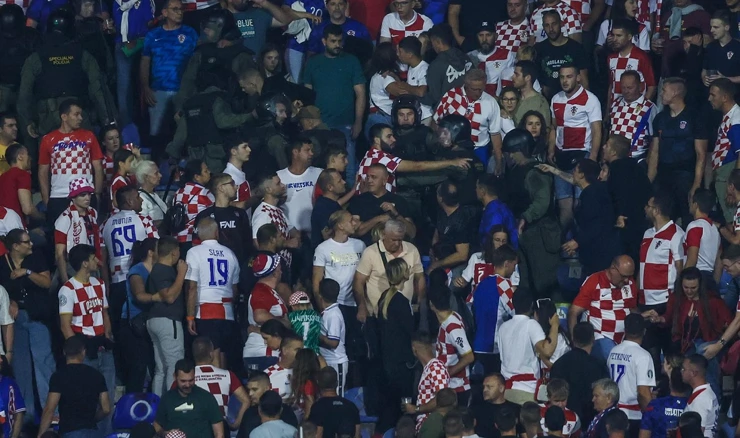 Hrvatski navijači na utakmici protiv Crne Gore