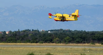 Canadair CL-415