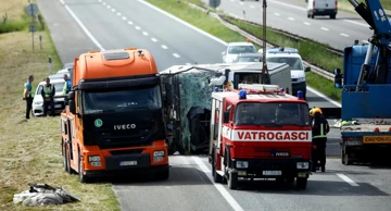  U sudaru autobusa i auta na A3 dvije osobe poginule, više ozlijeđenih 