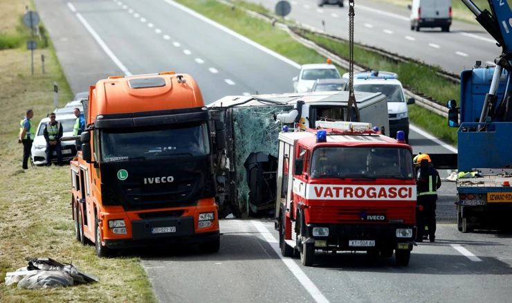  U sudaru autobusa i auta na A3 dvije osobe poginule, više ozlijeđenih 