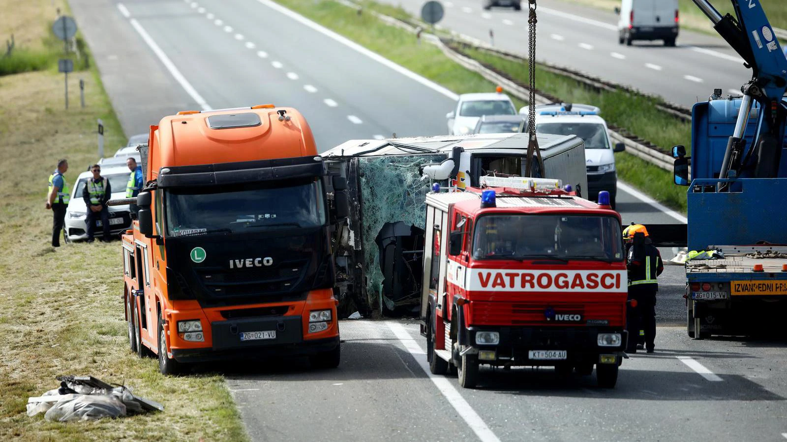  U sudaru autobusa i auta na A3 dvije osobe poginule, više ozlijeđenih 