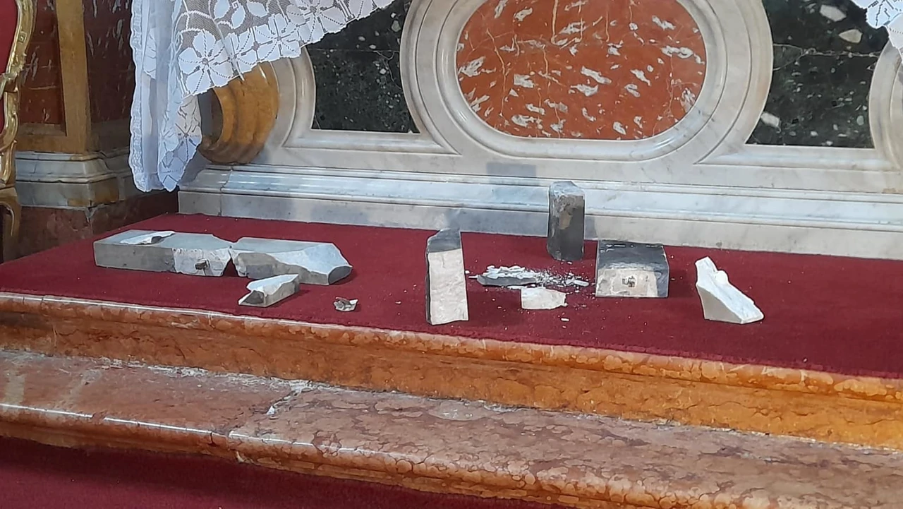 Oštećen oltar u crkvi Male braće u povijesnoj jezgri Dubrovnika, Foto: Pero Mihočević/HRT