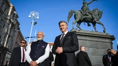 Modi u društvu Plenkovića prošetao centrom Zagreba