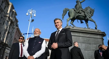Modi u društvu Plenkovića prošetao centrom Zagreba