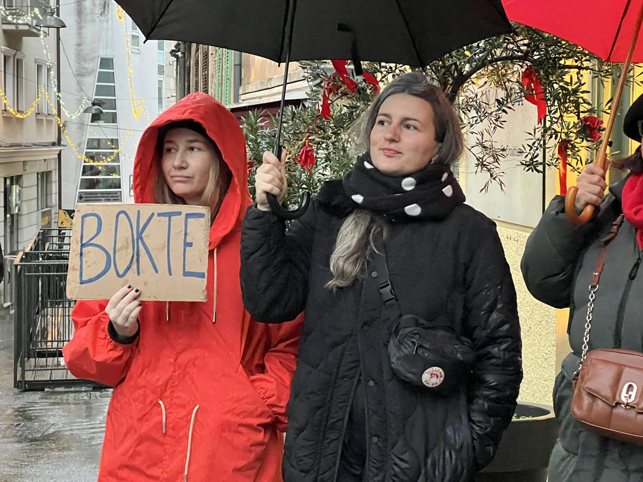 Neke od prosvjednica na molitvenom skupu "Muževni budite" ispred riječke katedrale, Foto: Vedrana Lisica Pavlović/Radio Rijeka