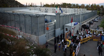 Prosvjed pred prihvatnim kampom u Albaniji