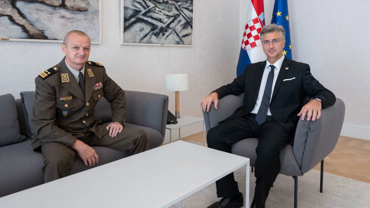 Plenković s ravnateljem VSOA-e u vezi s istragom pilota osumnjičenog za špijunažu