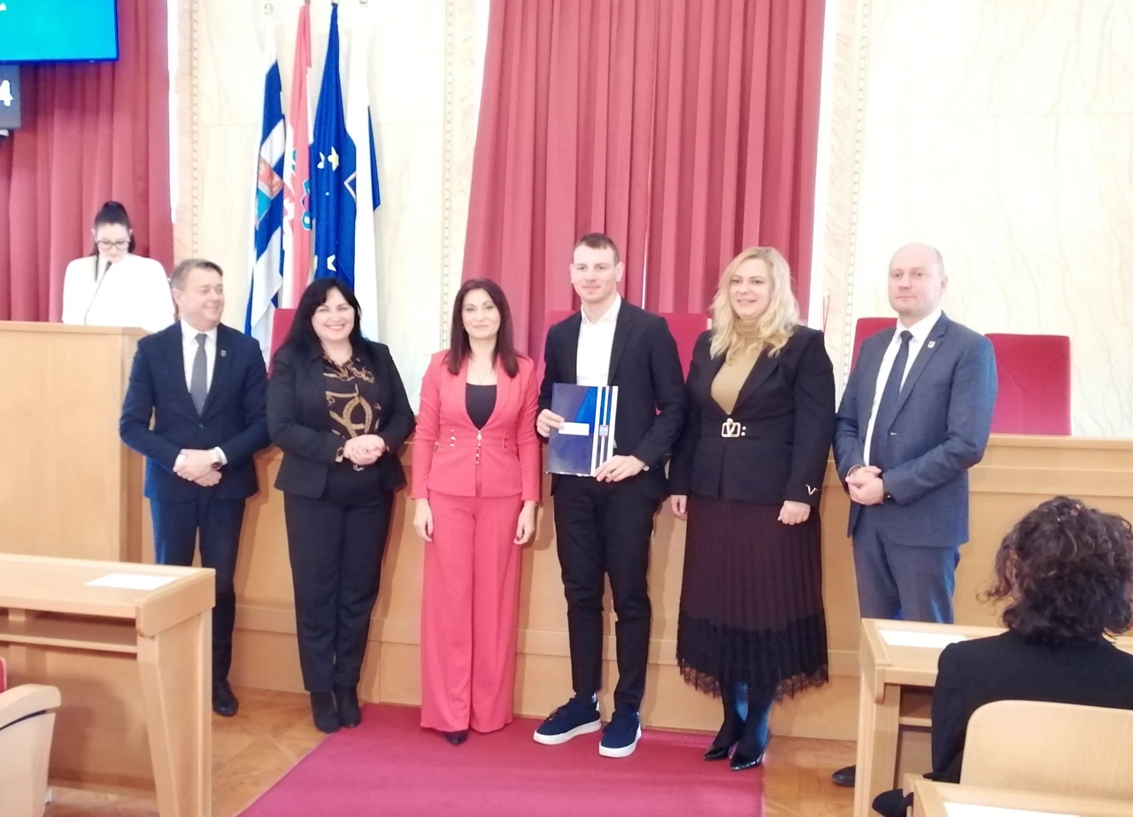 Učenicima i studentima dodijeljen stipendije OBŽ, Foto: Radio Osijek/HRT