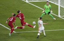 Merih Demiral zabija autogol , Foto: Andrew Medichini/Pool via REUTERS