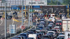 Automobili na Lučkom, arhivska fotografija