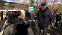 Tradiconalni susret graničnih policajaca Hrvatske i Slovenije na mostu preko Kupe