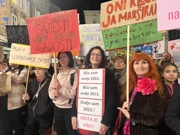 Noćni marš i ove godine je obilovao zanimljivim transparentima i porukama, Foto: Vedrana Lisica Pavlović/Radio Rijeka