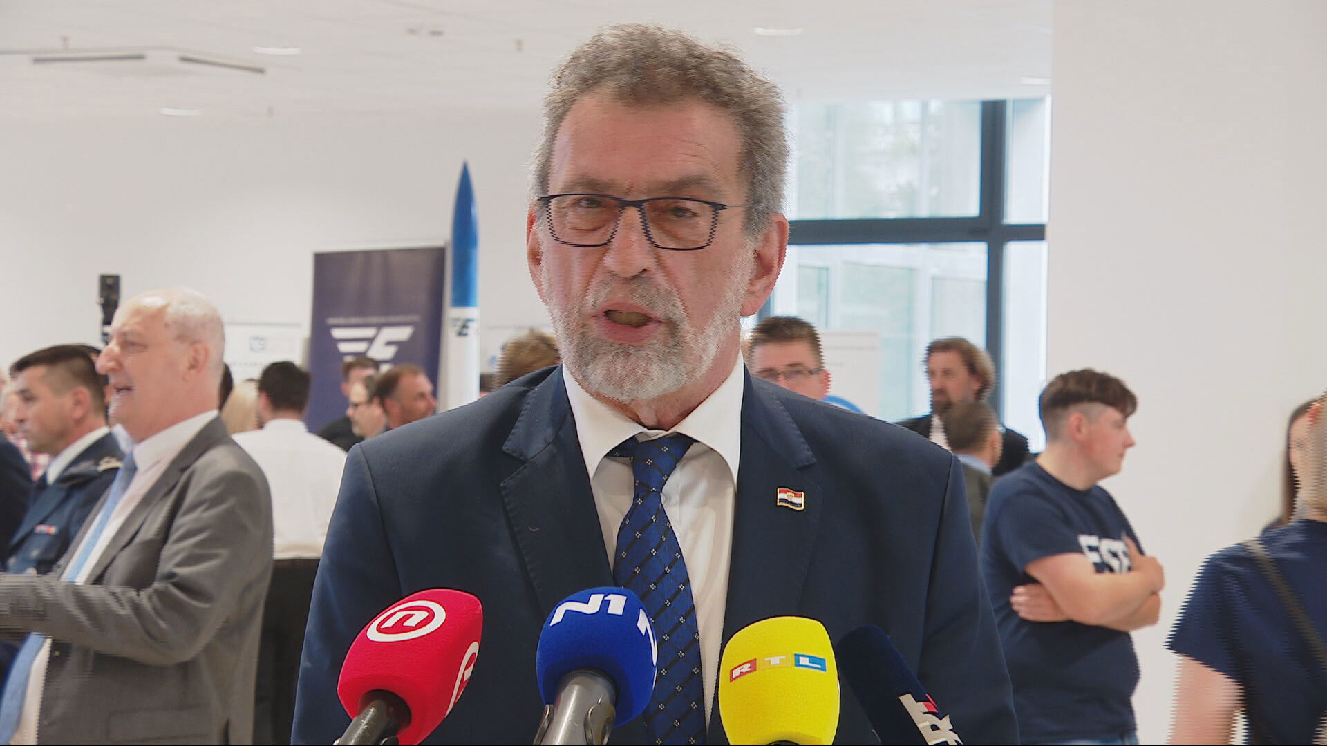 Fuchs: Schuljahr wird bei Bedarf verlängert 3 ton fuchs o strajku xtransfer frame 0 20250527155400