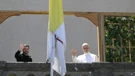 Papa rekao Zelenskom da je Vatikan spreman biti domaćin mirovnih pregovora