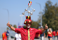 Navijač Belgije ispred stadiona uoči utakmice, Foto: Jessie Alcheh/REUTERS