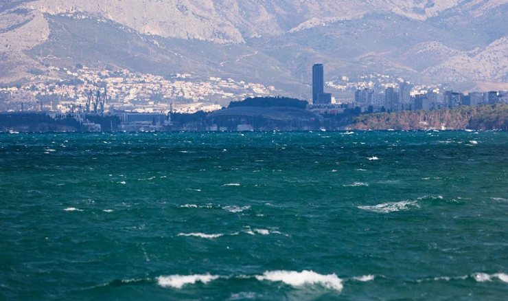 Bura stvara probleme u prometu