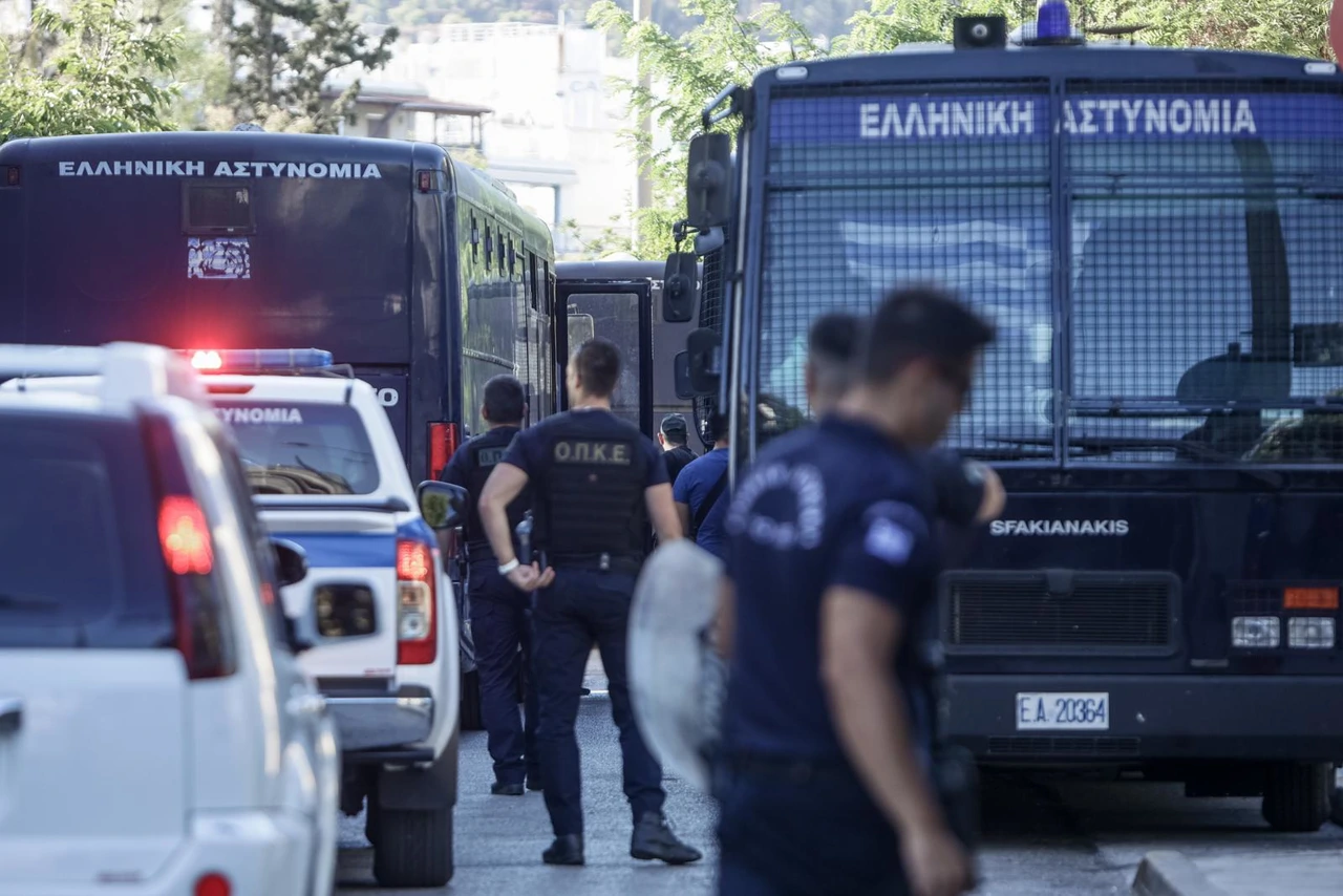 Nastavljaju se ispitivanja navijača u Ateni, Foto: Yiannis Panagopoulos/EUROKINISSI/Pixsell 