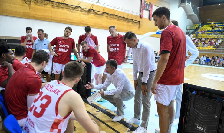 Izbornik Mijatović s igračima