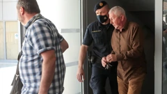 Sudac Zoran Vekić odlazi u pratnji istražitelja, arhivska fotografija