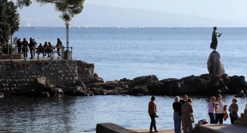 Turisti u Opatiji