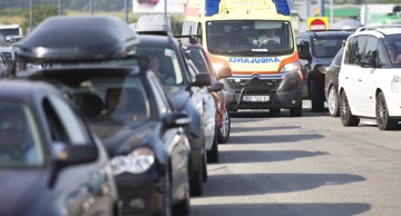 Ne poštivanje pravila koridora: Hitna pomoć ostaje zarobljena u kolonama