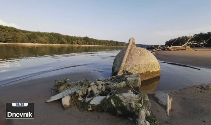 Kod Batine uništene dvije avionske bombe