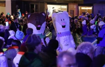 Maskote Tina i Milo, Foto: Issei Kato/REUTERS