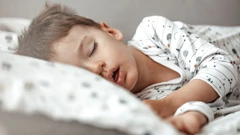 Glasno hrkanje kod djece prilično je uobičajeno i nije razlog za zabrinutost ako se događa samo povremeno.