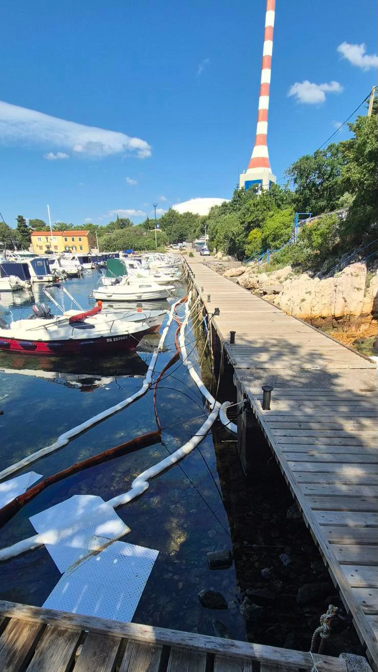 Novo onečišćenje mora u Kostreni, Foto: Vedrana Lisica Pavlović/Radio Rijeka