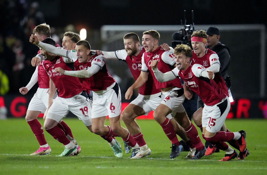 Fleetwood Town - Arsenal, Rhys Bennett slavi sa suigračima