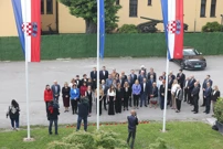 Ispred Sabora svijeće za ubijenog Luku Milovca , Foto: Patrik Macek/PIXSELL