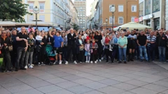  Rijeka: Ljubitelji Halida Bešlića pjevaju njegove pjesme , Foto: Goran Kovacic /Pixsell