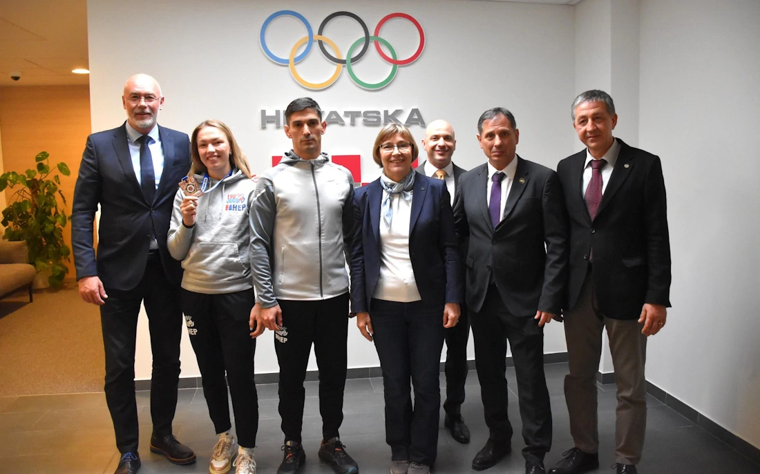 Krajač primio brončanu Oberan i izaslanstvo HJS-a