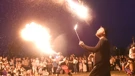 Nastup gutača vatre na renesansnom festivalu u Koprivnici
