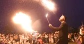 Nastup gutača vatre na renesansnom festivalu u Koprivnici