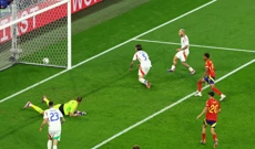Calafiori zabija autogol, Foto: Kacper Pempel/REUTERS