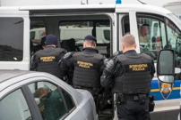 Policija privela navijače u Dubravi, Foto: Marko Seper/PIXSELL