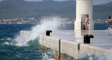 Nedjelja promjenjiva, većinom svježije, mjestimice kiša, jaka bura