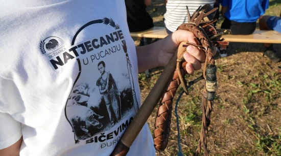 Natjecanje u pucanju bičevima u Đurđinu