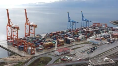 Pogled na kontejnerski terminal na Brajdici