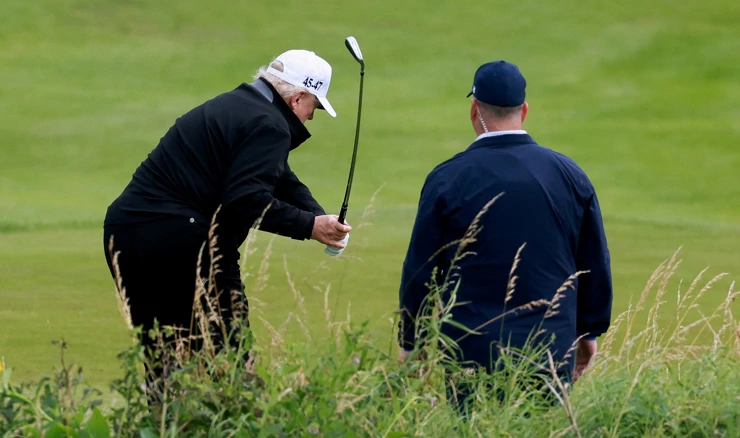 Trump igra golf na početku posjeta Škotskoj