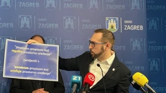 Tomašević pokazuje primjer ispravka Konačnog prijedloga Izmjena GUP-a