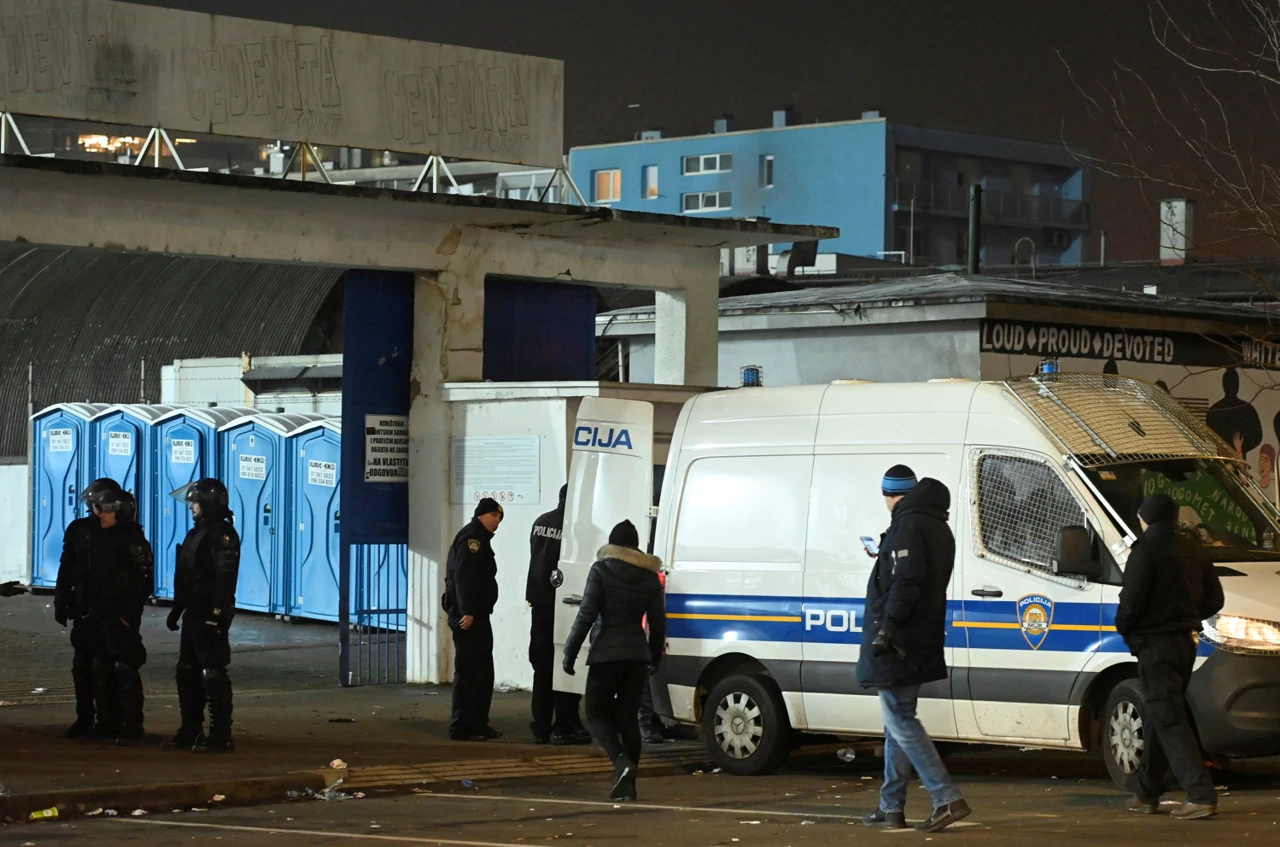 Sukob navijača i policije, izgrednici privedeni, Foto: Ronald Gorsic/CROPIX