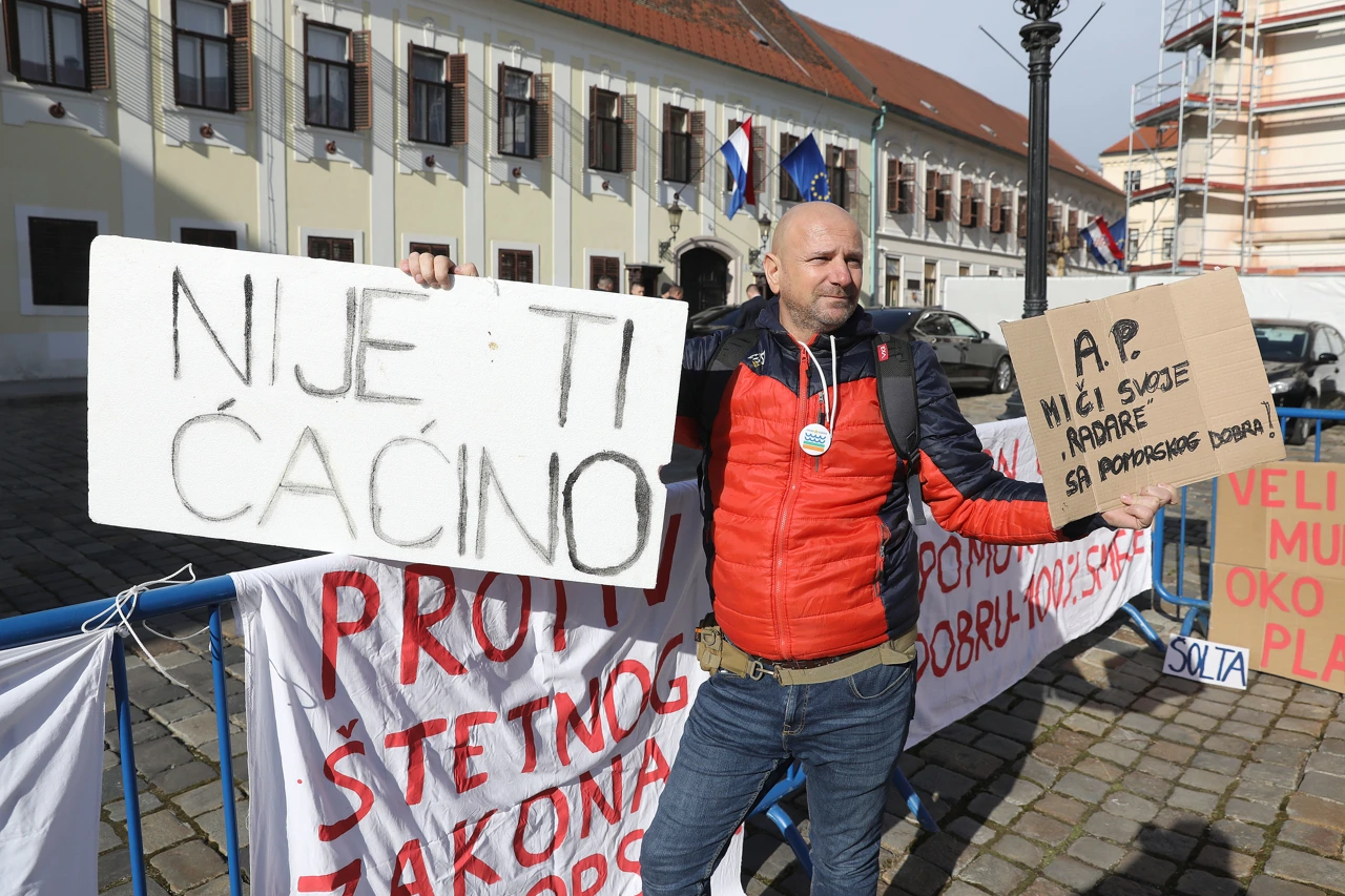 Prosvjed protiv Zakona o pomorskom dobru, Foto: Patrik Macek/PIXSELL