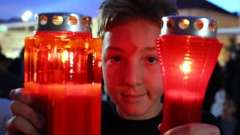 Šibenik: Na Trgu palih branitelja Domovinskog rata zapaljene su svijeće za Vukovar , Foto: Dusko Jaramaz/PIXSELL