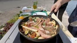 Damjan Bistričić priprema hobtnicu na lovoru