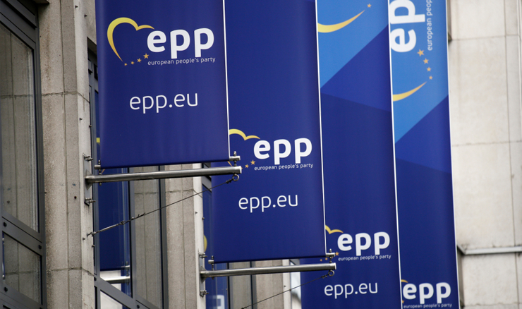 EPP osudio veličanje Mladića na inicijativu HDZ-a, kaže stranka