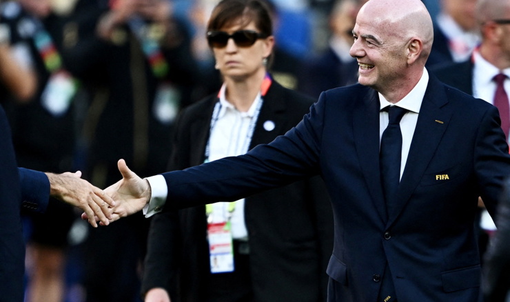 Novi skandal trese FIFA-u: Ogromna isplata Infantino­voj ljubavnici?