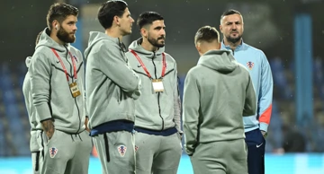 Vatreni na travnjaku u Podgorici prije zagrijavanja