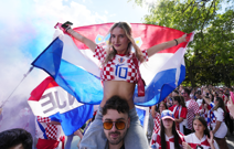 Hrvatski navijači ispred stadiona prije utakmice , Foto: Kevin Sousa/REUTERS